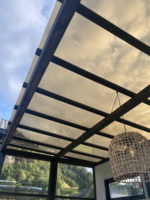 plastmo_sunglaze_tag_smoke_nedefra.JPG